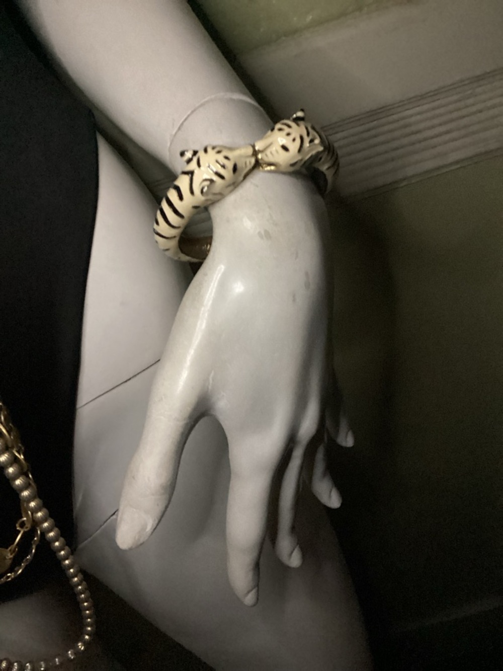 COPY - Vintage leopard clamper
